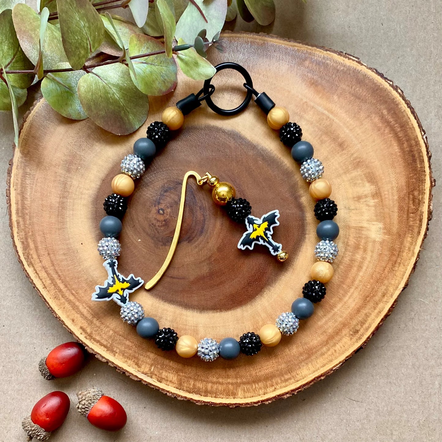 Fourth Wing-inspired silicone beaded dog collar made from durable, food-grade silicone – stylish and functional for everyday use or decorative wear, with a matching beaded bookmark for fantasy book lovers and their pets.