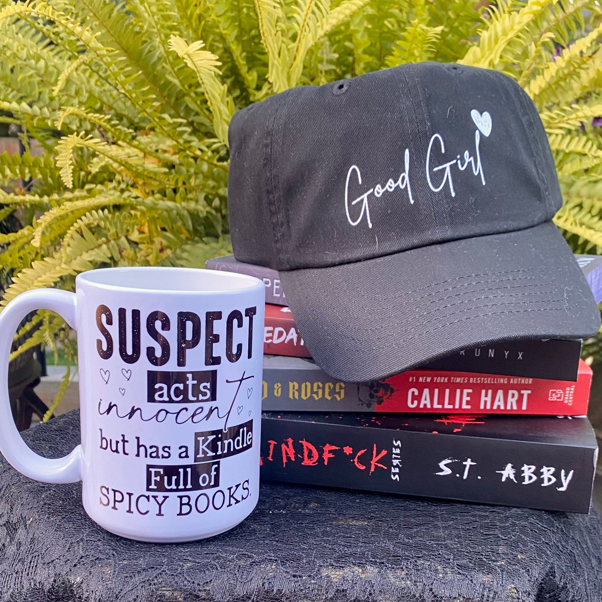 StoryBoundBox Spicy Reader Mug 15oz featuring a vibrant design, perfect for coffee or tea lovers.